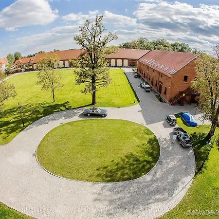 Zamek Topacz Hotel